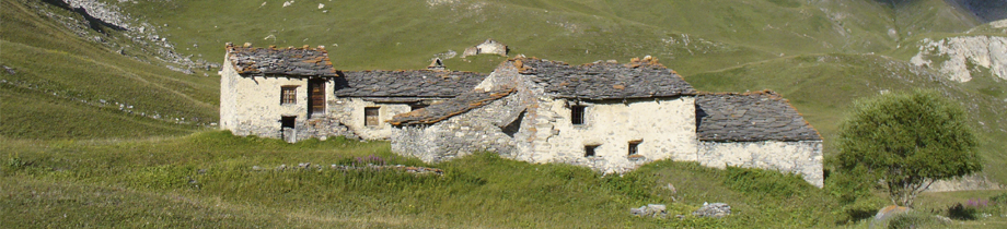 Btiment en pierres dans les alpage de Savoie