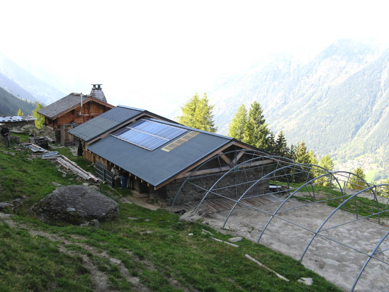 Photo - Panneaux solaires sur chalet d'alpage
