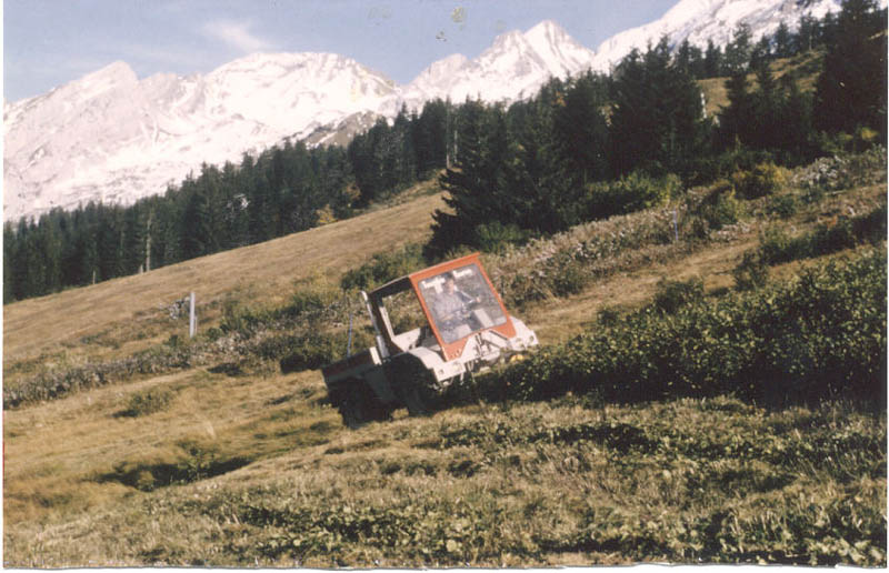 Photo - Tracteur Chapuis dans les années 80 - GIE Alpages et Forêts